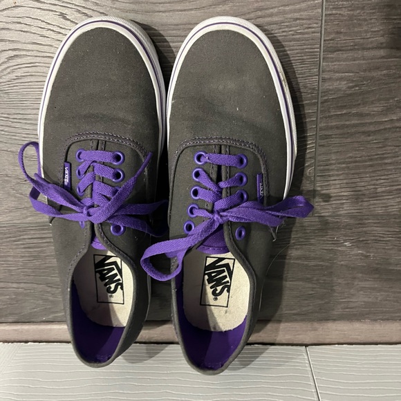 Vans tennis shoes. Purple and grey. Women’s size 8.5, Men’s size 7 - Picture 4 of 6